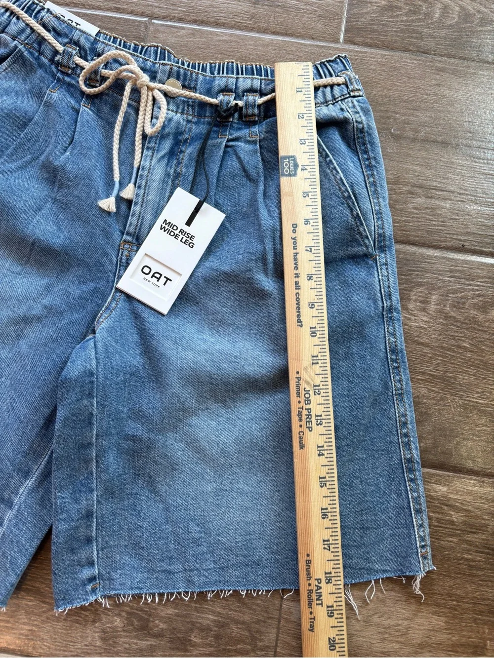 Women's Blue Denim Mid-Rise Wide Leg Comfort Shorts Raw Hem size 4 New Longer